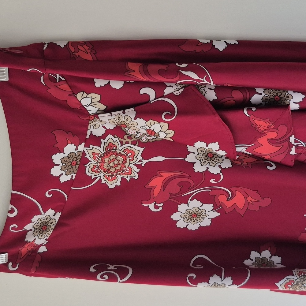 Red floral skirt - Picture 4 of 9